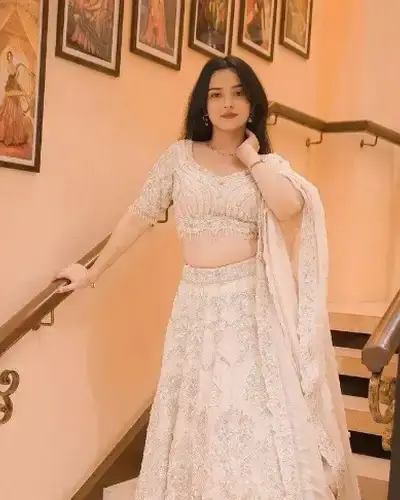 Escort Lahar